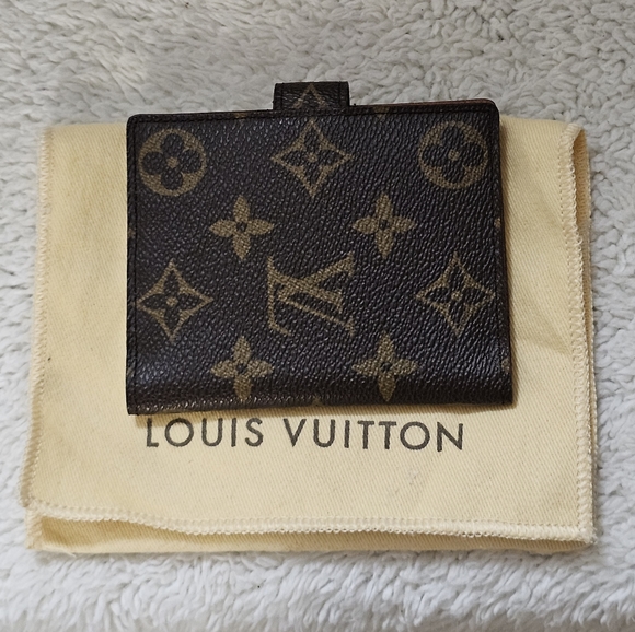 ❣️Louis Vuitton Monogram Card Case❣️ - Picture 3 of 15